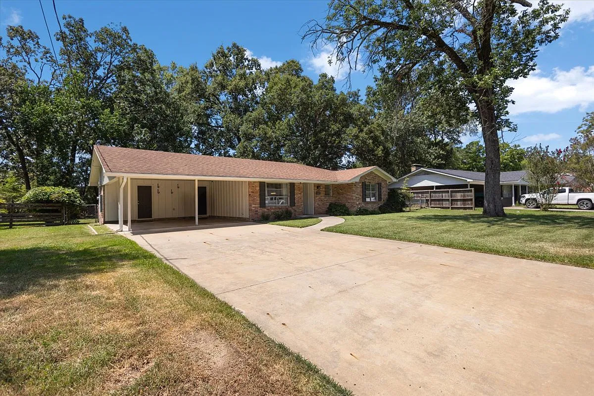 3 bed, 1700 sqft, $2,050 — Photo 4