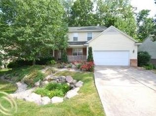 2163 Deer Run Trl, Waterford, MI