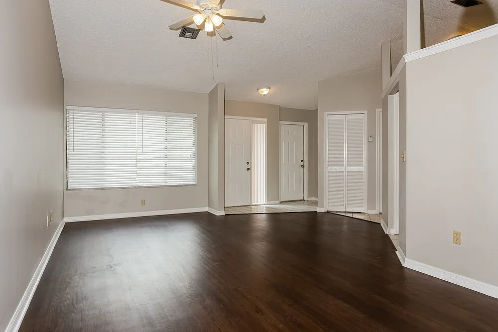 3 bed, 2.0 bath, 1335 sqft, $2,725 — Photo 2
