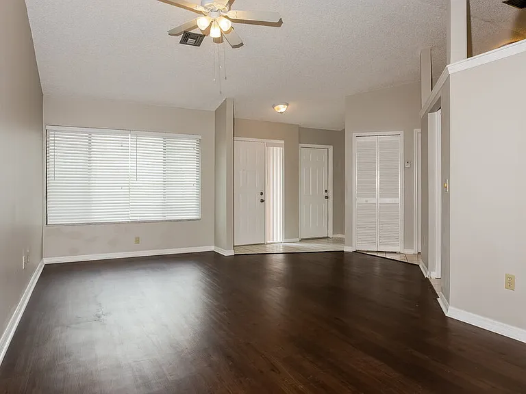 10902 Grandview Way — Photo 2