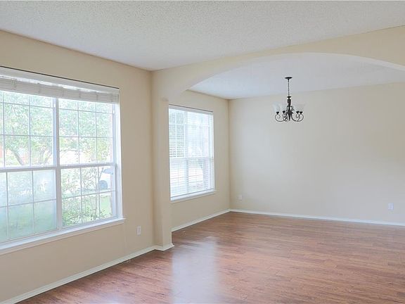 3rd image of 2408 Tahoe Ln