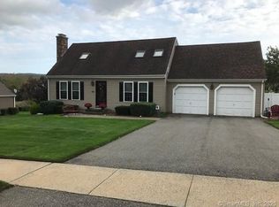 123 Carriage Dr E, Meriden, CT 06450