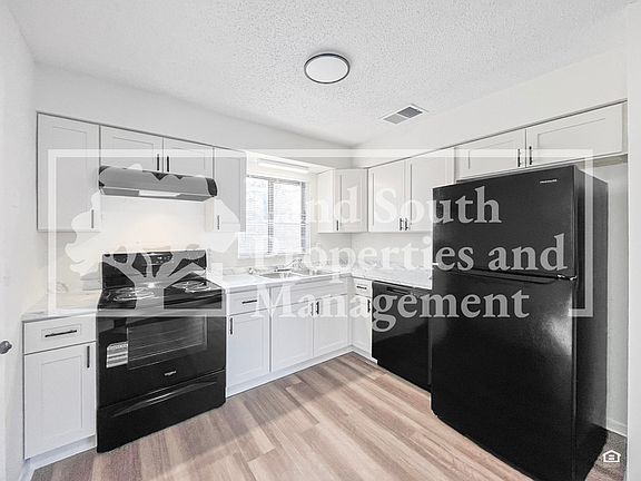 5th image of 105 Rosalynn Cir
