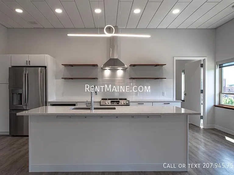 99 Franklin St #403 — Photo 1