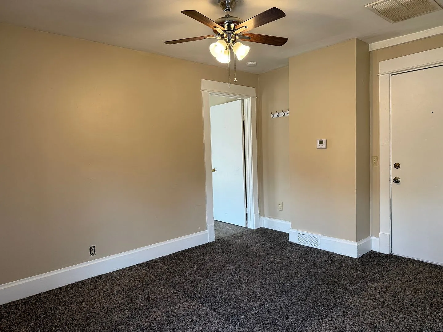 1464 E 14th St, DSM — Photo 3