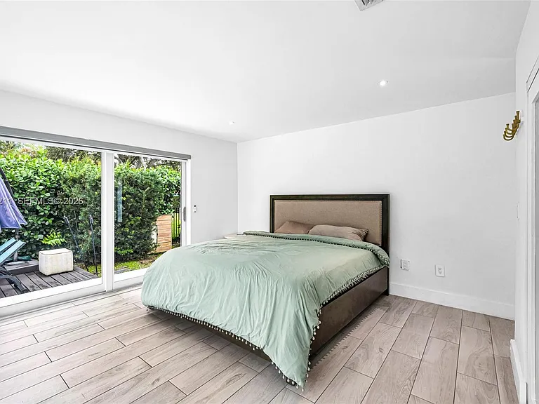 1080 NE 104th St — Photo 39
