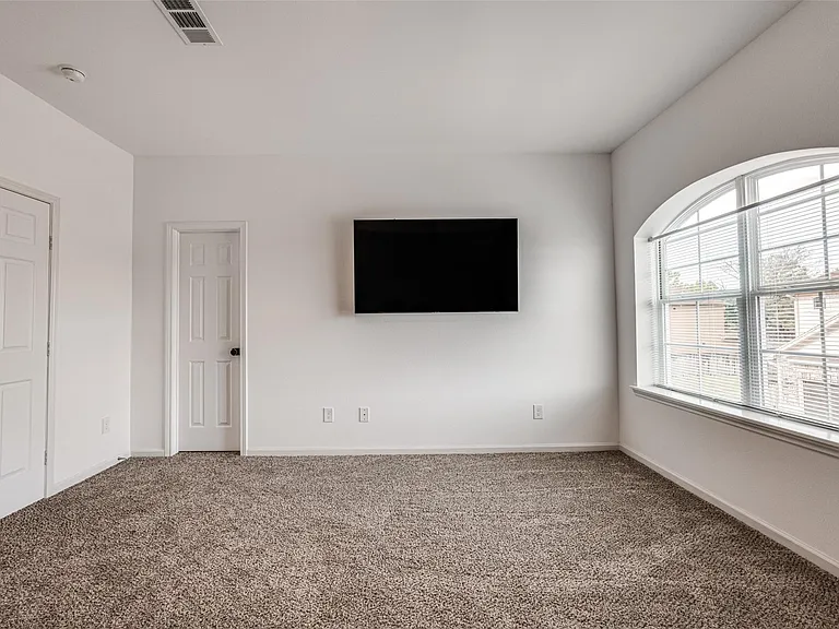 12721 Plummersville St — Photo 14