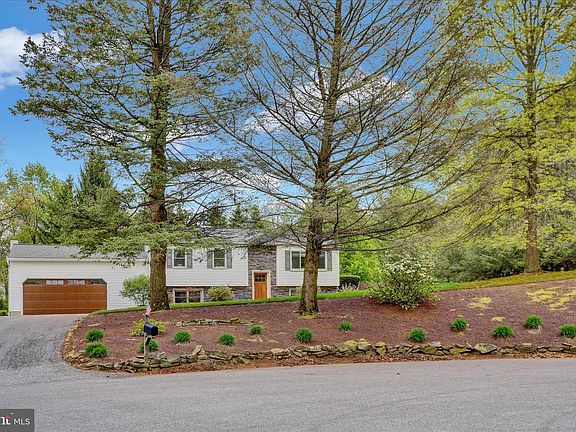 4th image of 18 Deer Path Rd