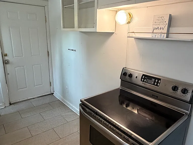 216 1/2 N Peach St — Photo 10