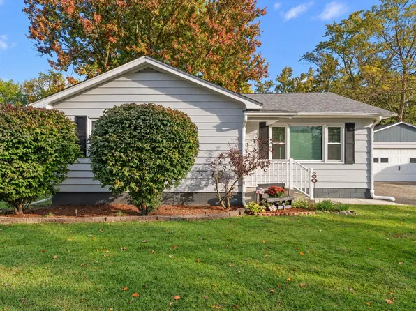 402 W Daumer Rd, Kouts, IN 46347