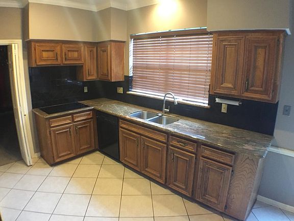 4th image of 18326 Longmoor Dr
