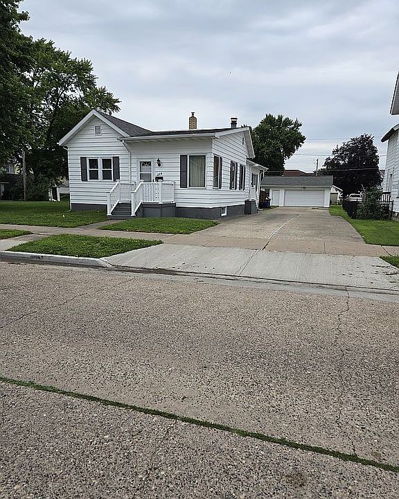 1st image of 230 5th Ave N