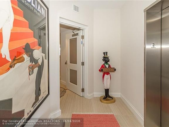 4th image of 1532 SE 12th St #301