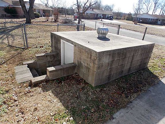 3rd image of 1164 Eastwood Dr
