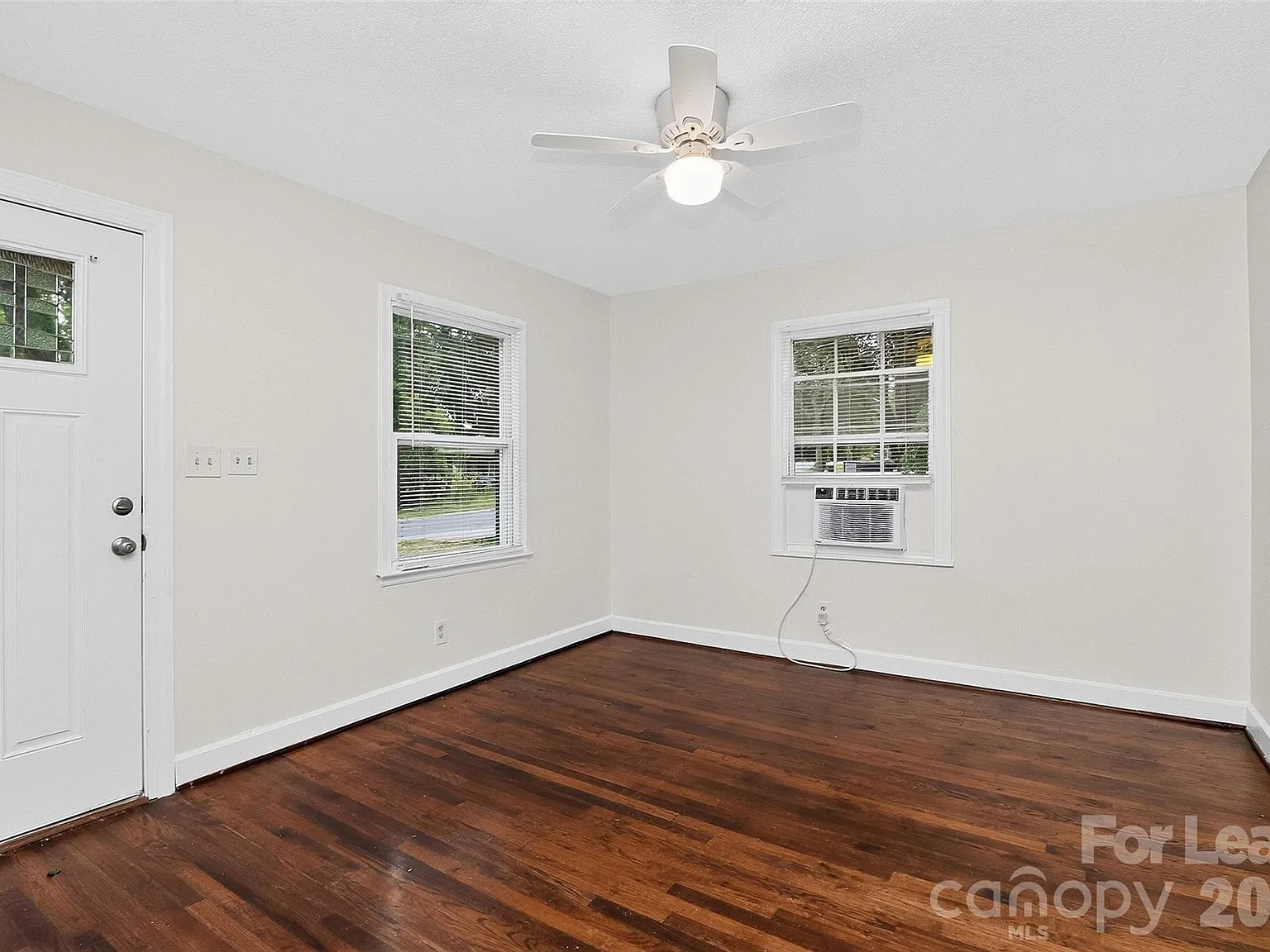 2 bed, 1.0 bath, $1,250 — Photo 2