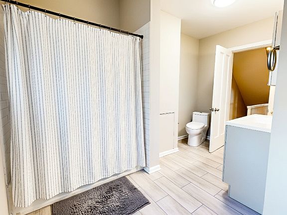 5th image of 2325 S Overlook Rd #2