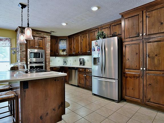 4th image of 463 Lee Road 281