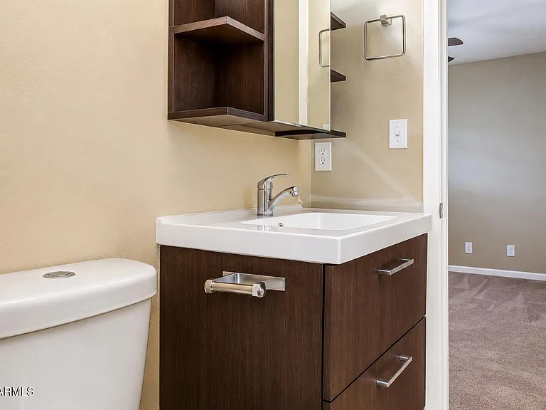 1015 E Marigold Ln — Photo 14