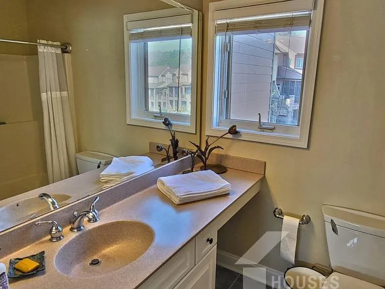 323 Blue Water Way — Photo 15