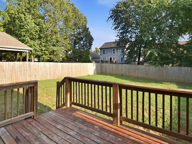 512 Sourwood Dr — Photo 17