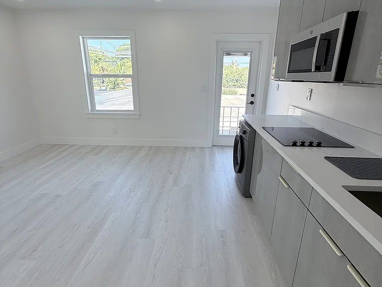 5909 S Dixie Hwy #B — Photo 2