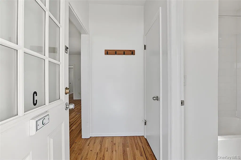 2 bed, 850 sqft, $2,400 — Photo 2