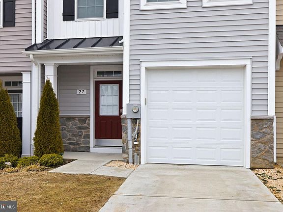 3rd image of 27 Kirby Ct
