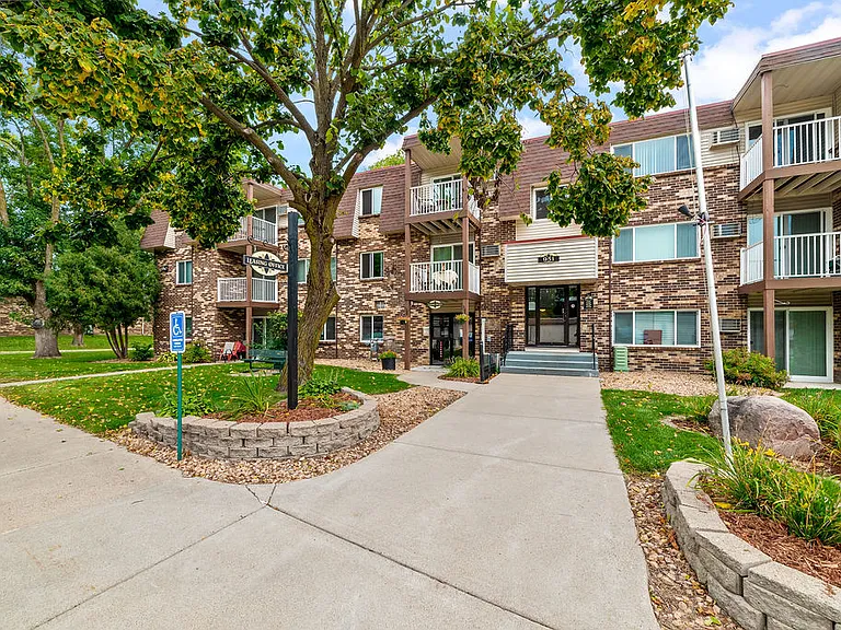 Summerfield Apartments — Photo 11