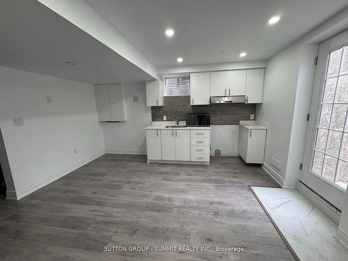 Building Photo - 674 Thompson Rd S #LOWER