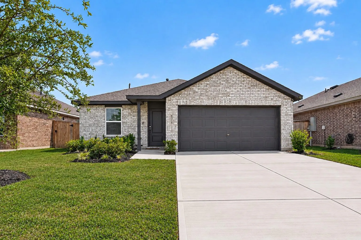4 bed, 2.0 bath, 1760 sqft, $2,000 — Photo 1