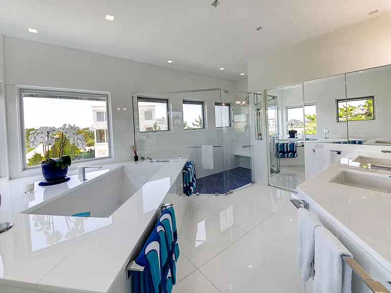 179 Mid Ocean Dr — Photo 17