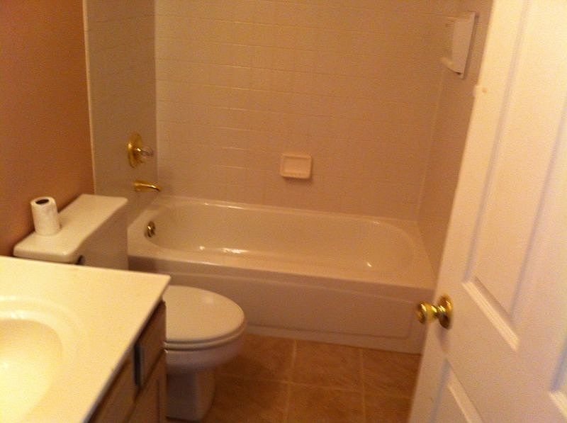 Upstairs main bath