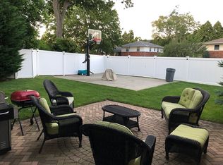 820 Jill Ct, East Meadow, NY 11554