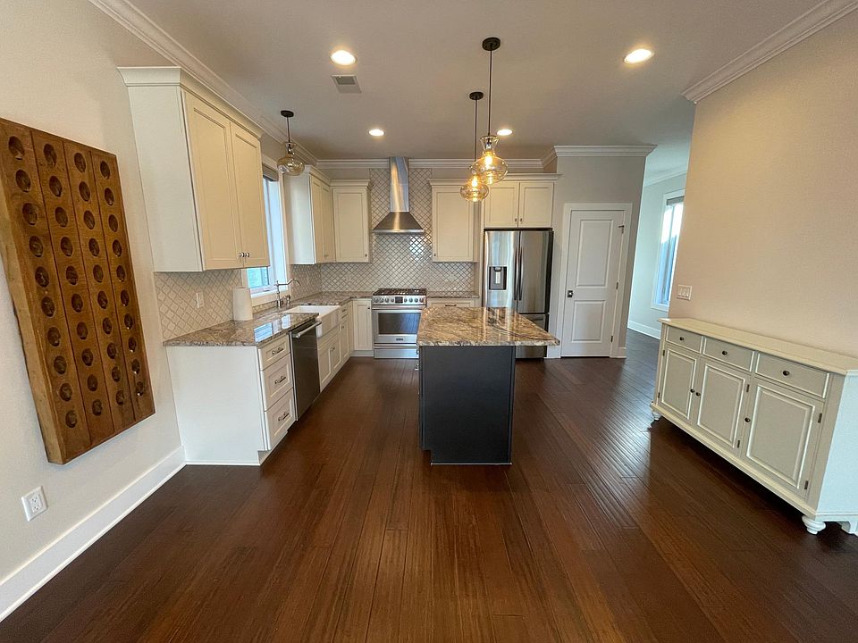 Kitchen / Dining