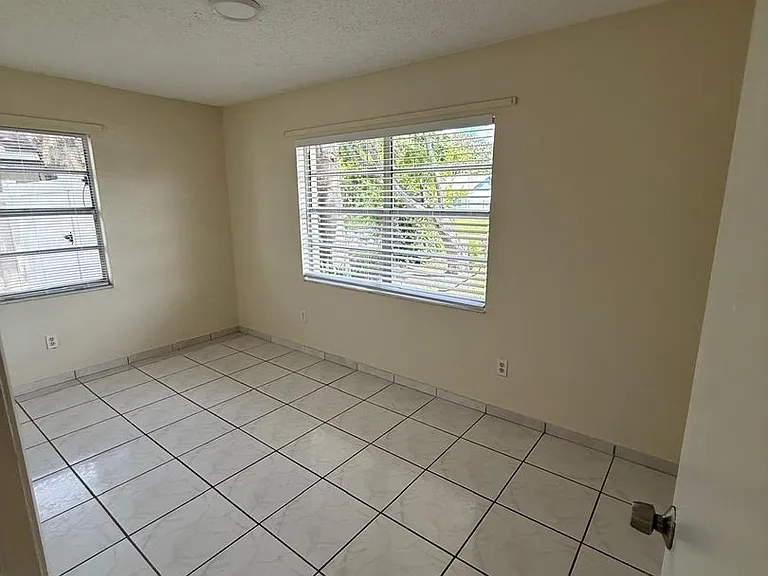 204 La Paz Dr — Photo 23