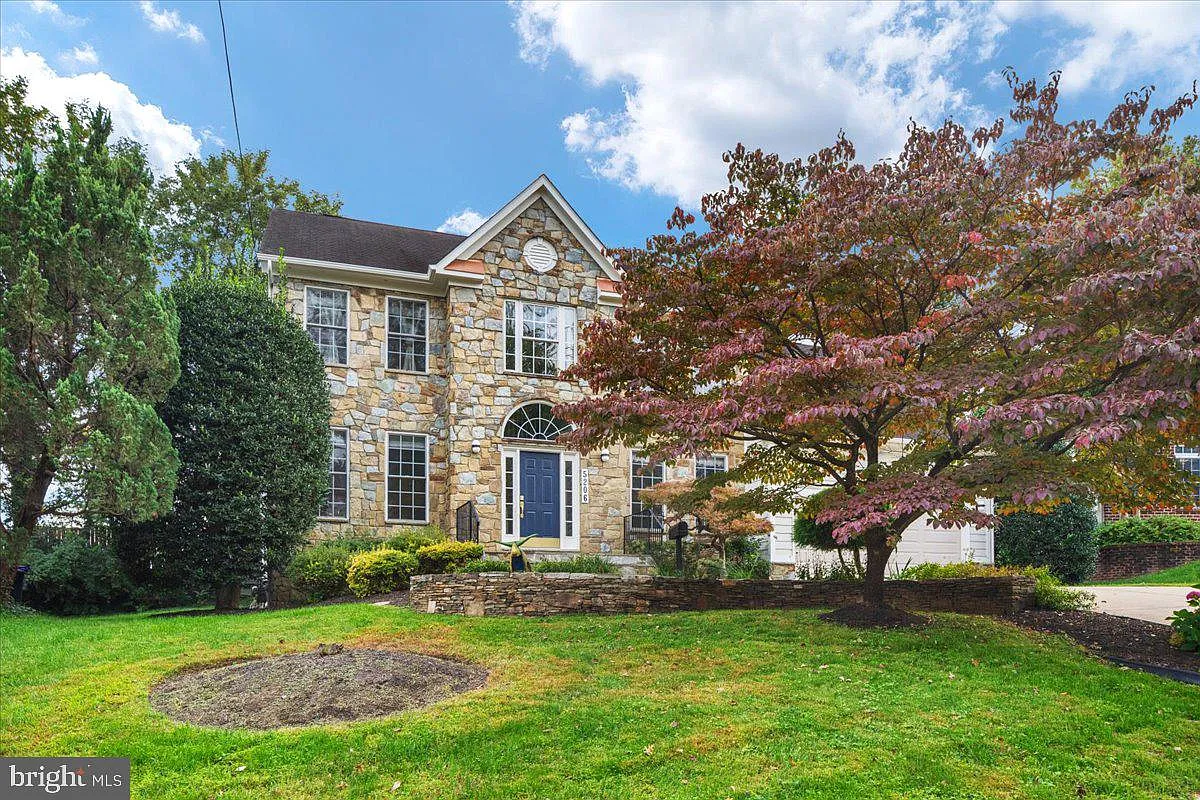 4 bed, 3.5 bath, 4574 sqft, $7,500 — Photo 2