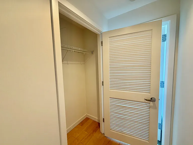 250 King St #1206 — Photo 9