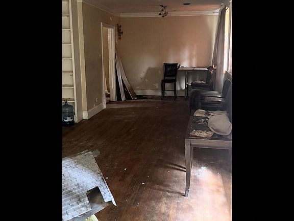 3rd image of 3268 Southmont Dr