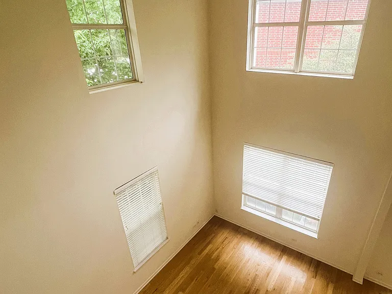 1029 Enfield Dr — Photo 15
