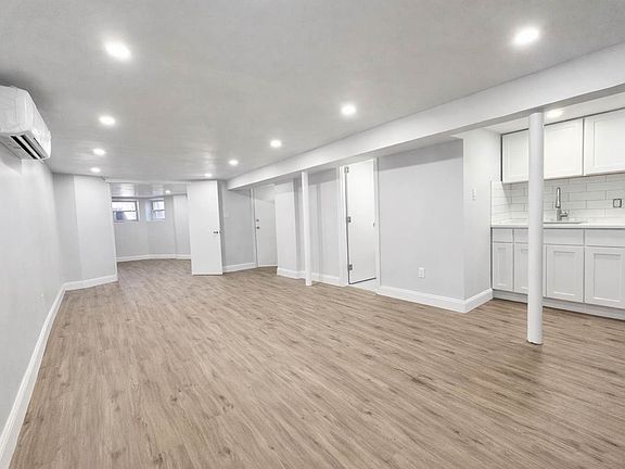 5th image of 890 New York Ave Floor 1