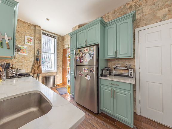 4th image of 169 Irving Ave APT 1