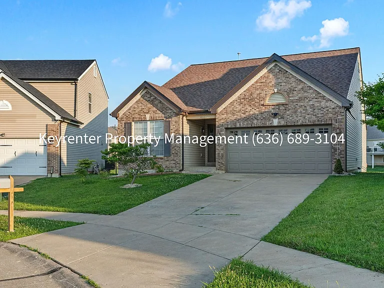 411 Angelique Pl — Photo 2