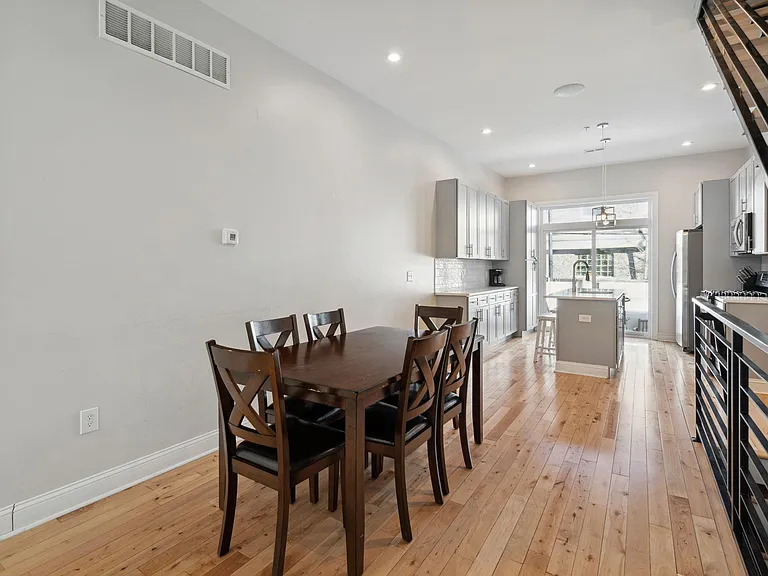 1919 Gerritt St — Photo 10