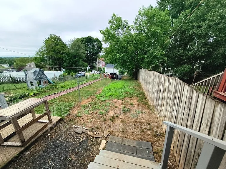 339 W Lincoln St — Photo 13