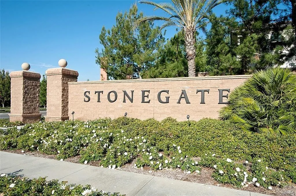 3 bed, 2.5 bath, 1654 sqft, $4,700 — Photo 1