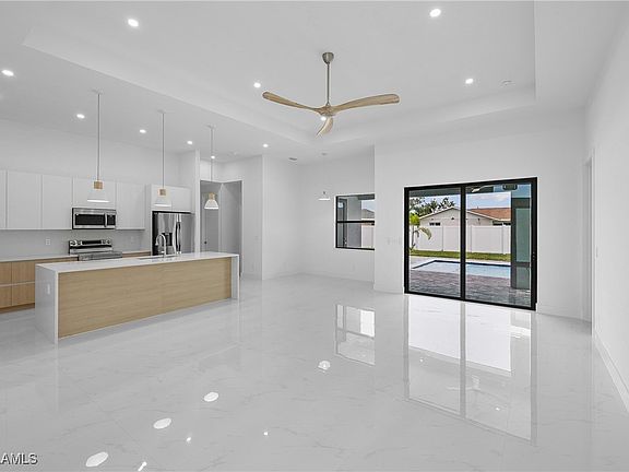 4th image of 1111 SW 42nd Terrace Cpe