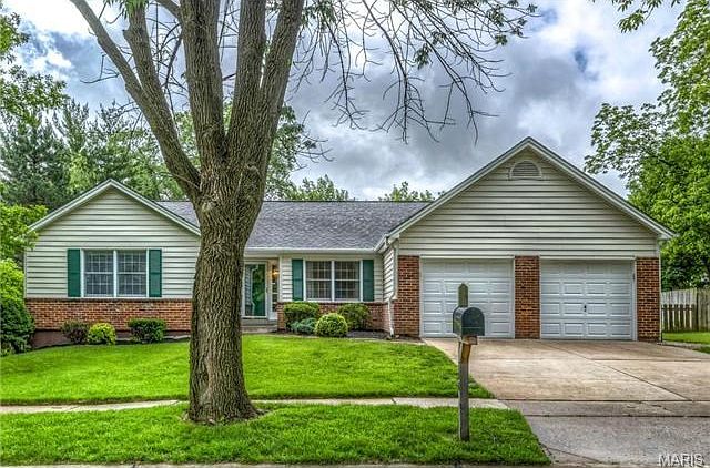 Charming ranch in Ballwin.