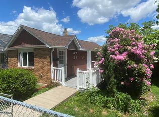 33 Line St, Throop, PA 18512