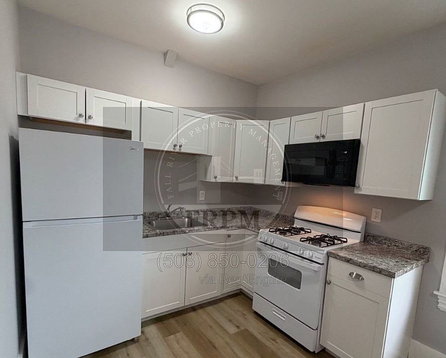1st image of 108 Cherry St APT 3