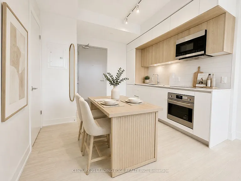 322 Dupont St #706 — Photo 4